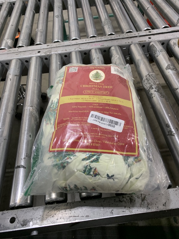 Photo 1 of Avanti Linens Spode - Queen Sheets, Cozy 4-Piece Set with Matching Pillowcases, Holiday Room Decor (Spode Christmas Tree Ivory, Queen)