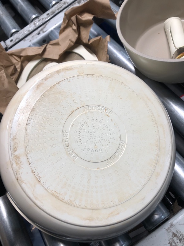 Photo 5 of **DAMAGED/ USED, HANDLE HAS A BURNT SPOT AND BOTTOM OF PANS ARE DIRTY**
Redchef Ceramic Pots and Pans Set Non Stick, Nonstick Kitchen Cookware Sets, Non Toxic Pots and Pans Set Non Stick, PFAS PFOA & PTFE Free, Detachable Handle Pots and Pans 5 Piece, RV 