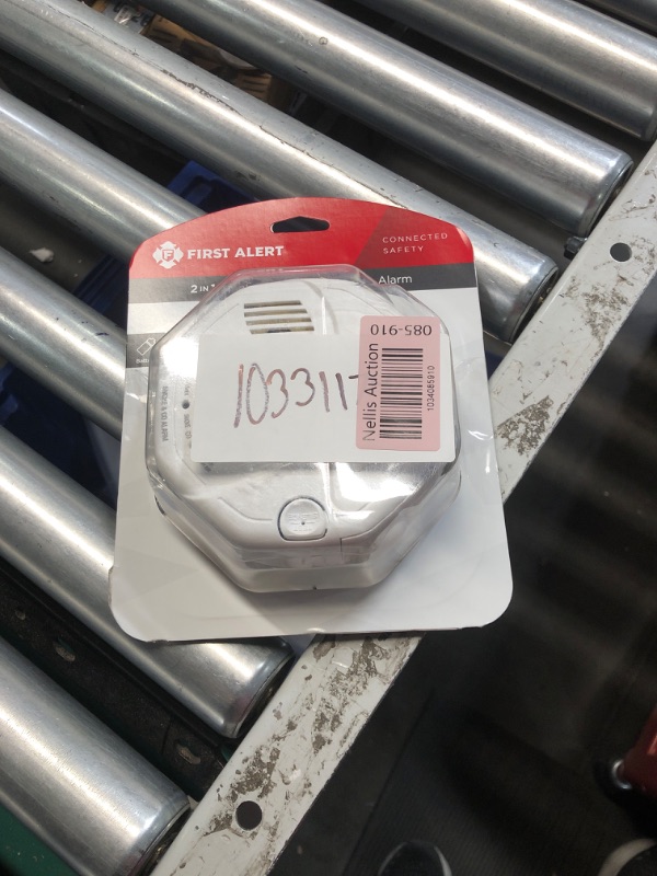 Photo 2 of **MISSING ATTACHMENT PLATE**
First Alert Battery Powered Z-Wave Smoke Detector & Carbon Monoxide Alarm, Works with Ring Alarm Base Station, 2nd Generation