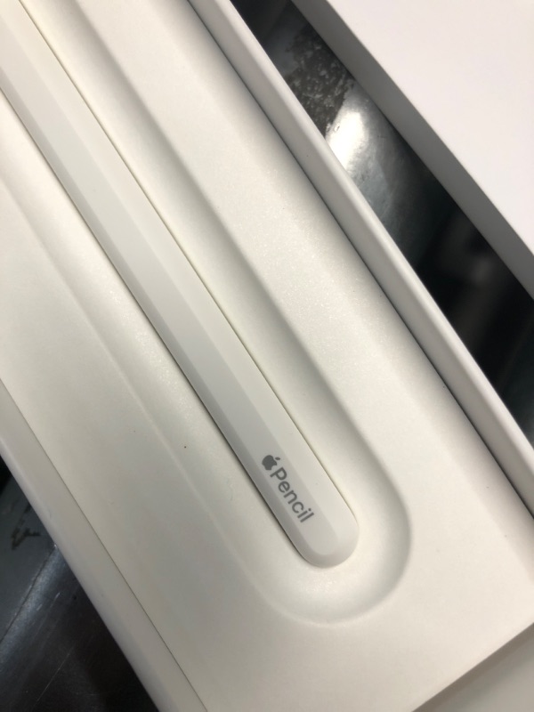 Photo 3 of (FAIR) Apple Pencil (2nd generation): Pixel-perfect precision and industry-leading low latency