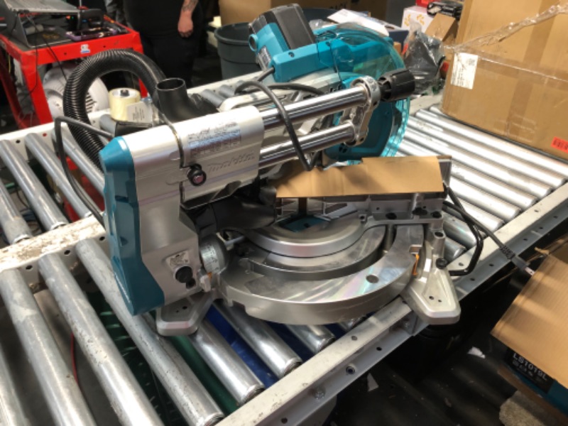 Photo 5 of ***USED - JAMMED SHUT - WON'T OPEN - UNABLE TO TEST - SEE PICTURES***
Makita LS1019L 10" Dual-Bevel Sliding Compound Miter Saw with Laser