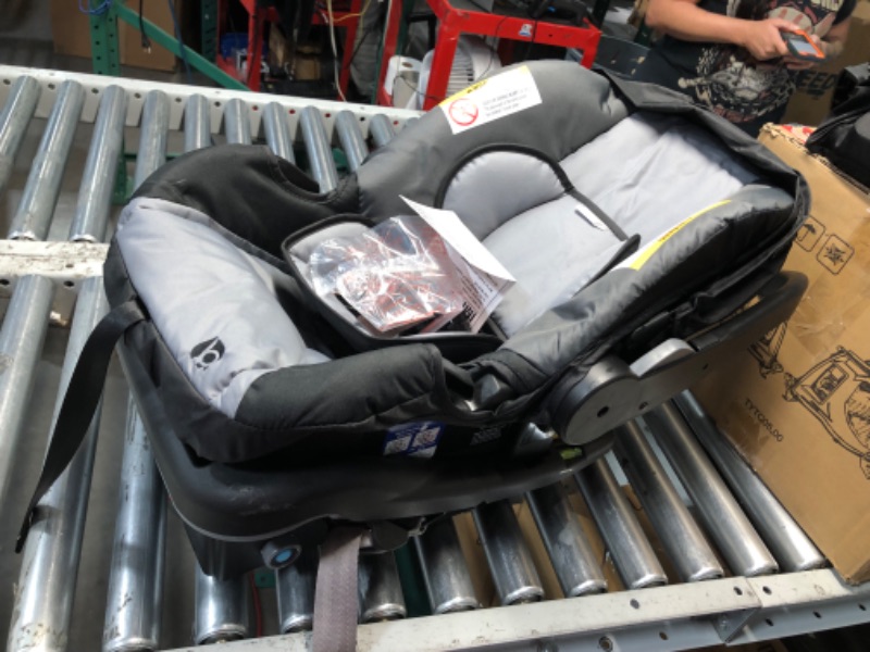 Photo 8 of ***USED - LIKELY MISSING PARTS - UNABLE TO VERIFY FUNCTIONALITY***
Baby Trend Morph Single to Double Modular Stroller Travel System with EZ-Lift™ PLUS Infant Car Seat, Dash Black