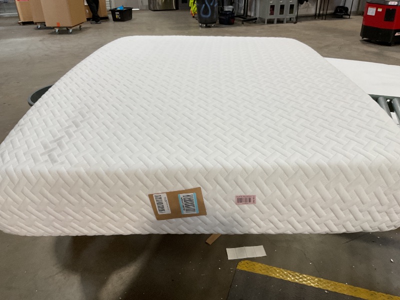 Photo 2 of ***picture for reference only, actual product is very similar
****mattress got dirty during processing and handling but has a removal cover
50” x 75” x 10” white mattress w removal cover