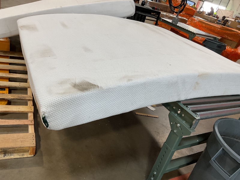 Photo 4 of ****mattress got dirty during processing and handling, does have a removable cover
Zinus 6'' Medium Gel Memory Foam Mattress