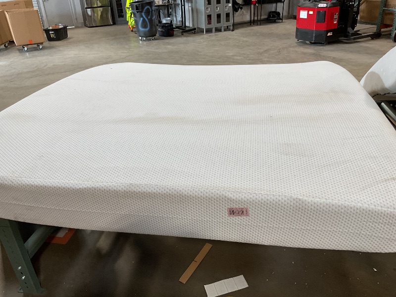 Photo 2 of ****mattress got dirty during processing and handling, does have a removable cover
Zinus 6'' Medium Gel Memory Foam Mattress