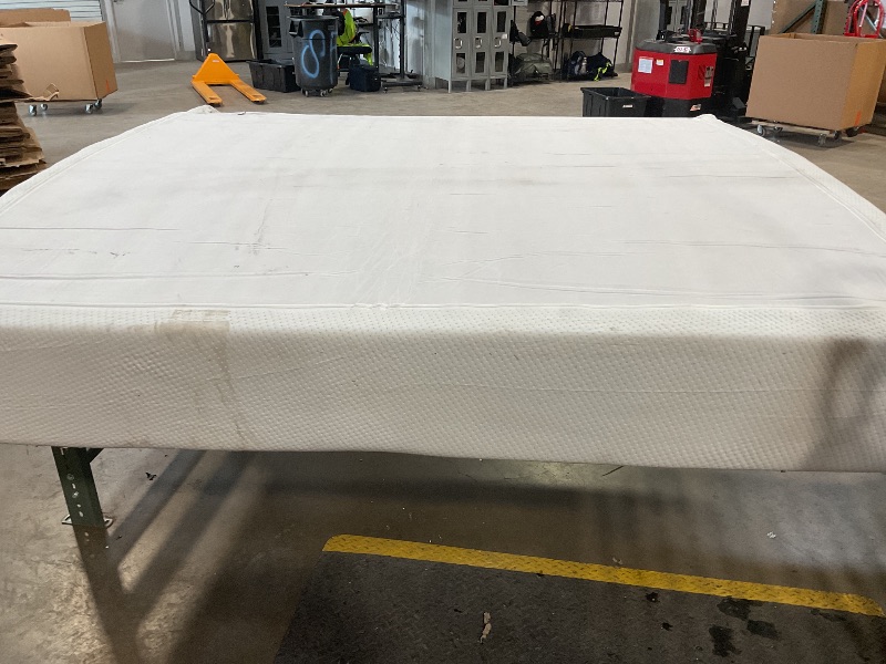 Photo 2 of ****mattress got dirty during processing and handling , does have a removal cover
ZINUS 11 Inch Green Tea Memory Foam Mattress [New Version], King, Fiberglass free, Medium Firm Feel, Zoned Pressure Relief, Certified Safe Foams & Fabric, Mattress in A Box