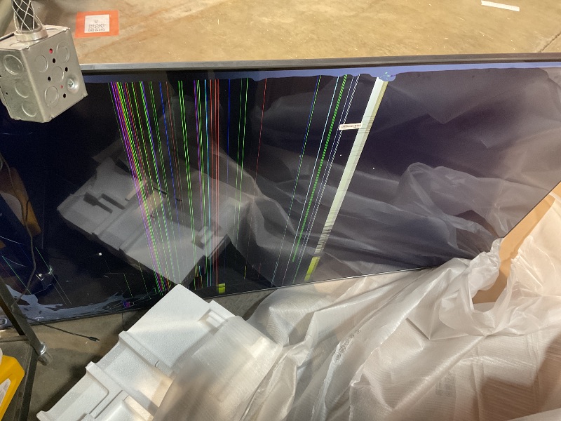 Photo 2 of ***broken screen, sold for PARTS ONLY
Samsung 75" Class DU7200 HDR Crystal UHD 4K Smart TV - Titan Gray (UN75DU7200)