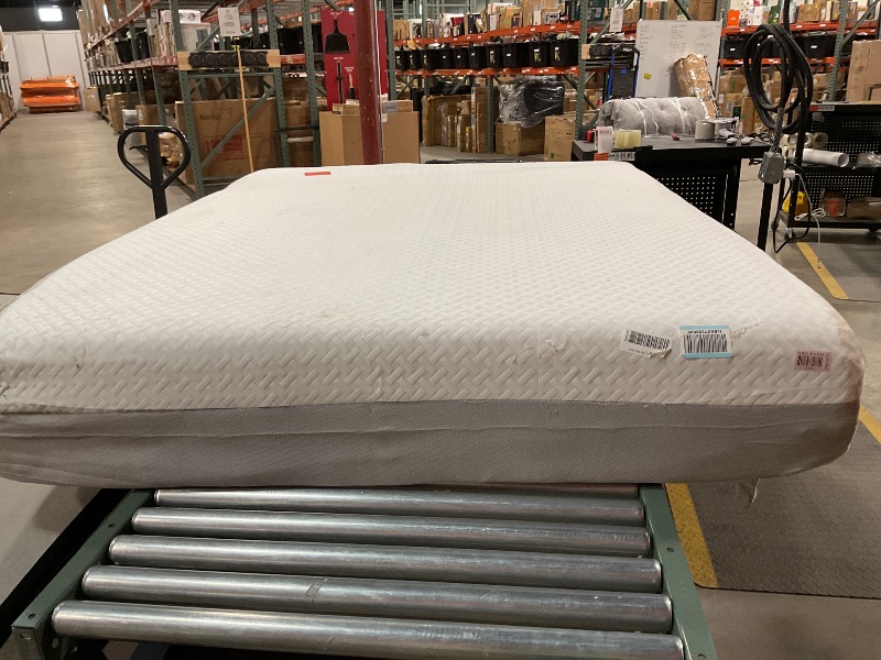 Photo 4 of ***mattress got dirty during processing and handling , does have a removable/washable cover 
ZINUS 12 Inch Green Tea Essential Memory Foam Mattress [New Version], Queen, Fiberglass Free, Medium Feel, Breathable Airflow Memory Foam, Certified Safe Foams & 