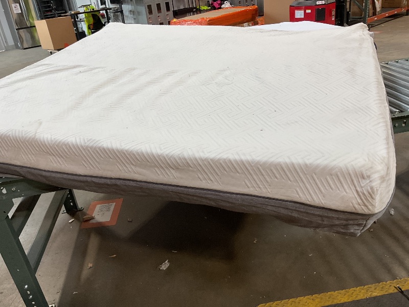 Photo 3 of ***matress got dirty during processing and handling, does have a removable/washable cover
Novilla California King Mattress, 12 Inch Gel Memory Foam Cal King Mattress for Cool Night & Pressure Relief, Medium Plush Feel with Motion Isolating, Bliss