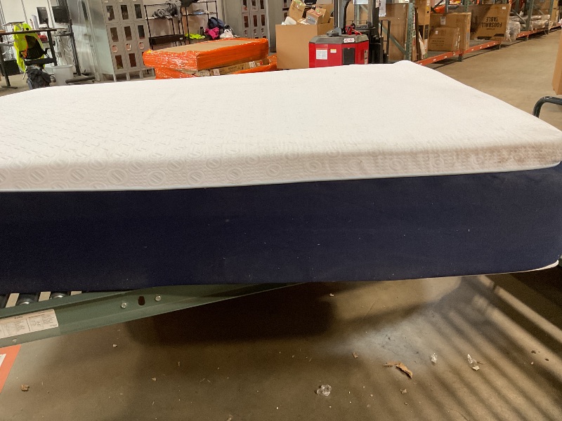 Photo 3 of ***mattress got dirty during processing and handling , does have a removable/washable cover 
Sleep Innovations Shiloh 14 Inch Memory Foam Mattress, Queen Size, Bed in a Box, Cradling Medium Support