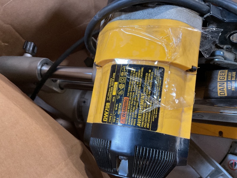 Photo 3 of DeWalt 15 amps 12 in. Corded Compound Miter Saw
