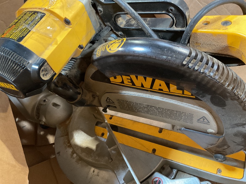 Photo 4 of DeWalt 15 amps 12 in. Corded Compound Miter Saw
