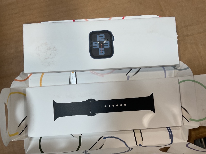 Photo 2 of Apple Watch SE (2nd Gen) [GPS 40mm] Smartwatch with Midnight Aluminium Case with Midnight Sport Band S/M. Fitness and Sleep Trackers, Crash Detection, Heart Rate Monitor, Retina Display