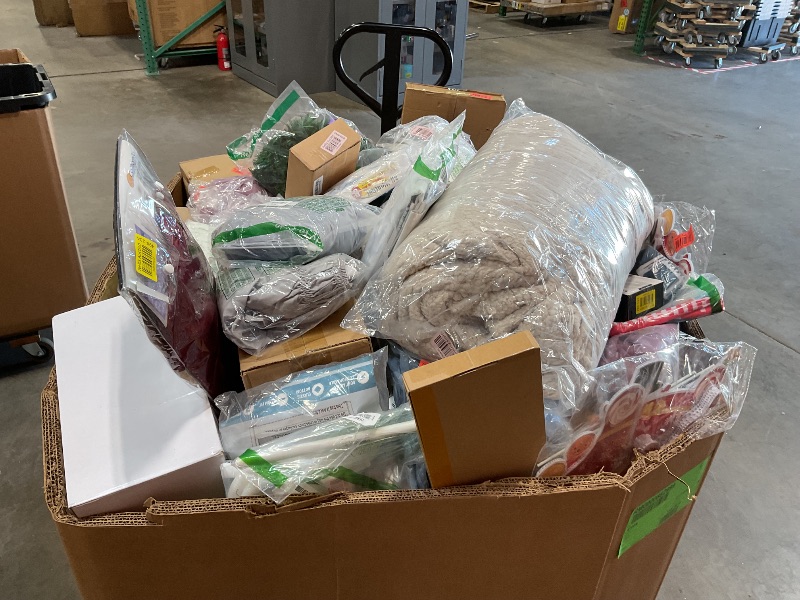 Photo 2 of ***AS IS / NO RETURNS - FINAL SALE*** ***BUNDLED PALLET OF ***
250+ ITEMS 