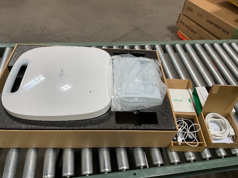 Photo 1 of Cricut Autopress | 38 cm x 30 cm (15" x 12") Heat Plate | Professional Heat Press for Iron On Vinyl (HTV), Infusible Ink and Sublimation | Heats up to 205°C (400°F)