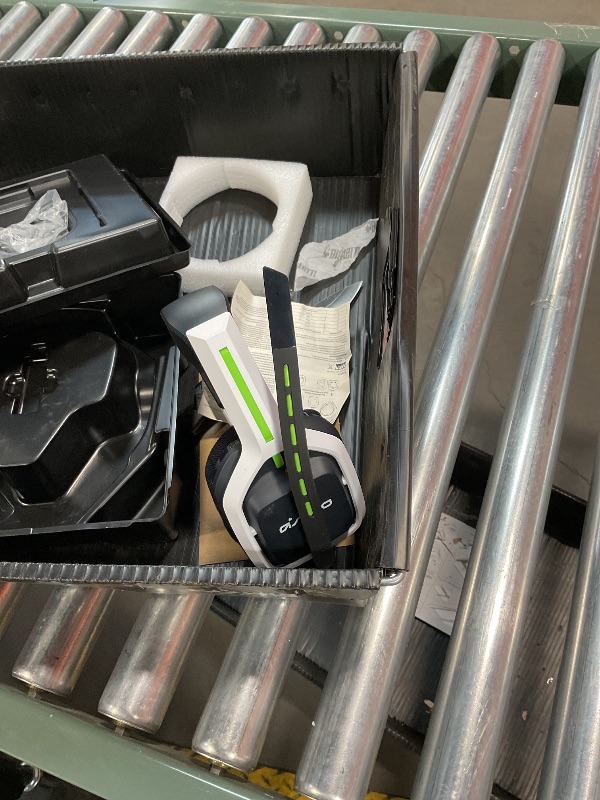 Photo 1 of A20 Gen 2 Wireless Gaming Headset for Xbox One, Xbox Series X|S, PCms to be missing the doggle