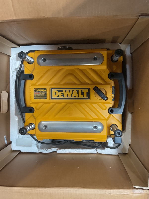 Photo 5 of DEWALT Thickness Planer, Two Speed, 13-inch, 15 Amp, 20,000 RPM Motor (DW735X)