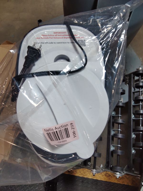 Photo 1 of ***POSSIBLY FOR PARTS UNTESTED/ UNKNOWN MISSING PIECES**** Baby Brezza New and Improved Formula Pro Advanced Formula Dispenser Machine - Automatically Mix a Warm Formula Bottle Instantly - Easily Make Bottle with Automatic Powder Blending, White