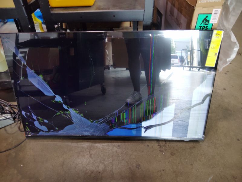 Photo 1 of ****FOR PARTS ONLY /NON-FUNCTIONAL DISPLAY DAMAGED ***** Roku 43-Inch Smart TV 2026 - Select Series, 4K HDR TV - RokuTV