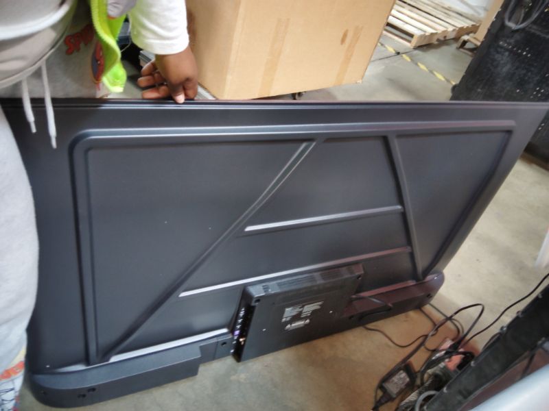 Photo 1 of ***MISSING SET UP INSTEUCTIONS/IN WRONG BOX  *** Roku 55" Select Series 4K QLED Smart TV
