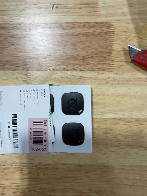 Photo 1 of [Apple MFi Certified] VOCOlinc Air Tracker Tags 4 Pack Black, Smart Key Finder Work with Apple Find My APP (iOS Only,Not for Android), Item Locator for Luggage Suitcases/Bag/Wallet,Replaceable Battery