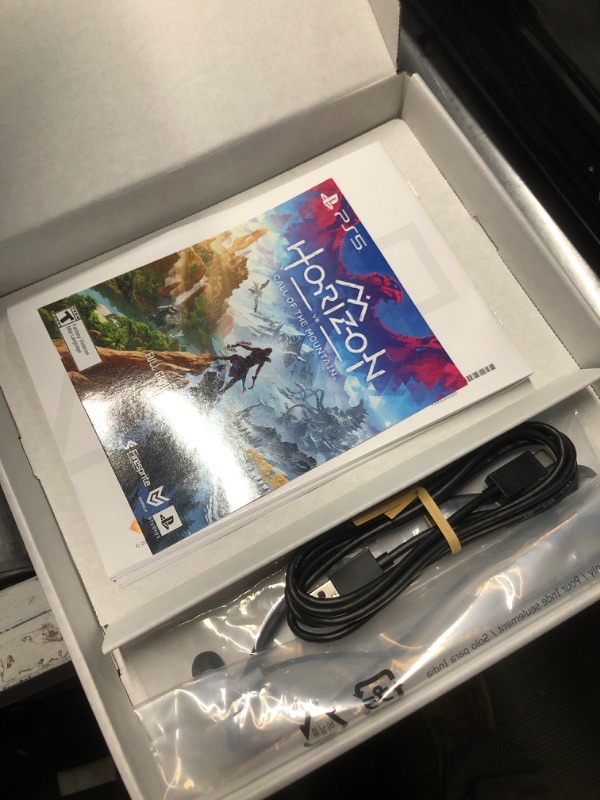 Photo 6 of ***game card code scratched off***PlayStation VR2 Horizon Call of The Mountain™ Bundle (PSVR2)