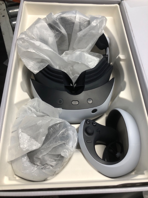 Photo 2 of ***game is missing***PlayStation VR2 Horizon Call of The Mountain™ Bundle (PSVR2)