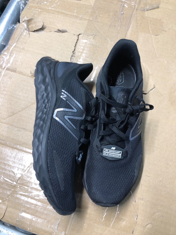 Photo 2 of ***(MINOR DAMAGE/ SEE NOTES)***
New Balance Womens Fresh Foam Arishi V4 Slip-resistant (size 9.5women/8men)