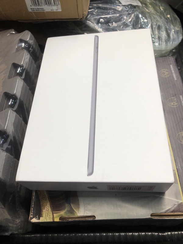 Photo 3 of ****USED BUT LOOKS NEW***

Apple iPad (9th Generation): with A13 Bionic chip