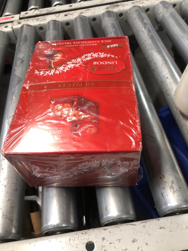 Photo 1 of ***(EXP: )NONREFUNDABLE***Lindt LINDOR Milk Chocolate Candy Truffles, Milk Chocolate with Smooth, Melting Truffle Center, 25.4 oz., 60 Count