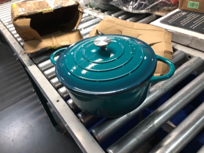 Photo 4 of ***DAMAGED - SCUFFED AND SCRAPED - SEE PICTURES***
Cast Iron Dutch Oven with Lid – Non-Stick Ovenproof Enamelled Casserole Pot – Sturdy Dutch Oven Cookware – Teal, 7.3-Quart, 30cm – by Nuovva