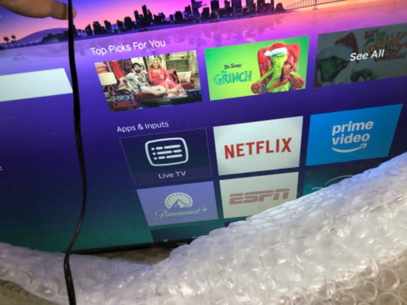 Photo 1 of 50" Class Select Series 4K Smart RokuTV