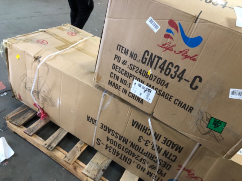 Photo 1 of ****THIS IS ONLY BOXES 1 AND 3 OUT OF 3 BOXES*****

Recliner Group