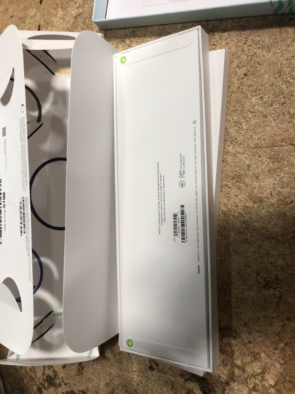 Photo 3 of ***FACTORY SEALED*** Apple Watch SE (2nd Gen) [GPS 44mm] Smartwatch with Midnight Aluminium Case with Midnight Sport Band S/M. Fitness and Sleep Trackers, Crash Detection, Heart Rate Monitor, Retina Display