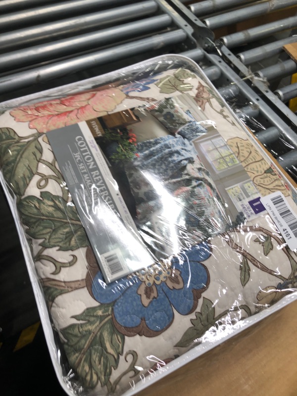 Photo 2 of ***factory sealed***Lush Decor Sydney Reversible Cotton Quilt Set - Charming & Colorful Floral Leaf Design - 3 Piece Quilted Botanical Bedding Set With Shams - King, Green & Blue Leaf Print King