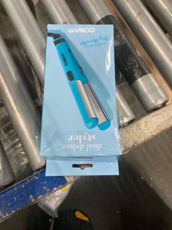 Photo 1 of ***SIMILAR***Conair Mini Pro 2n1 Ceramic Styler Blue