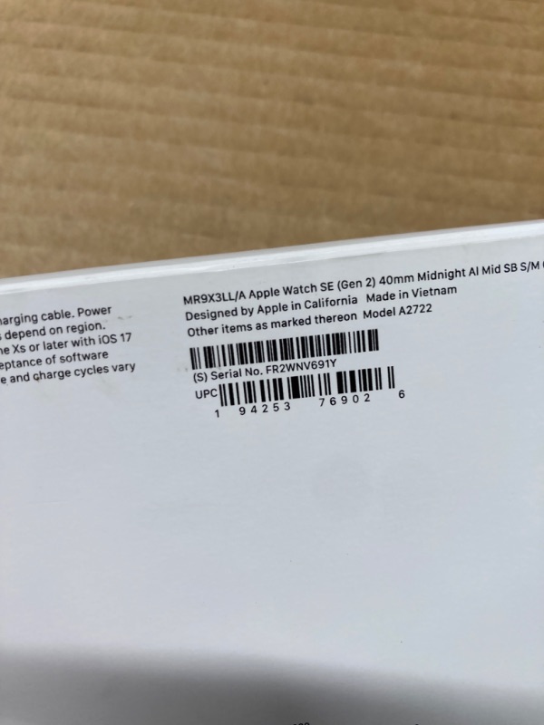 Photo 5 of ---------------BID AT YOUR OWN RISK--------Apple Watch SE 2nd Generation (GPS) 40mm Midnight Aluminum Case with Midnight Sport Band - S/M - Midnight
