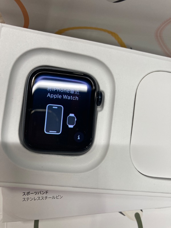 Photo 4 of ---------------BID AT YOUR OWN RISK--------Apple Watch SE 2nd Generation (GPS) 40mm Midnight Aluminum Case with Midnight Sport Band - S/M - Midnight
