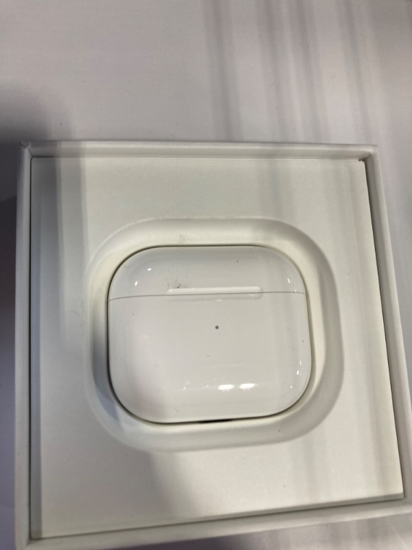 Photo 3 of ***USED******Left side don’t work****Apple AirPods (3rd Generation) Wireless Ear Buds