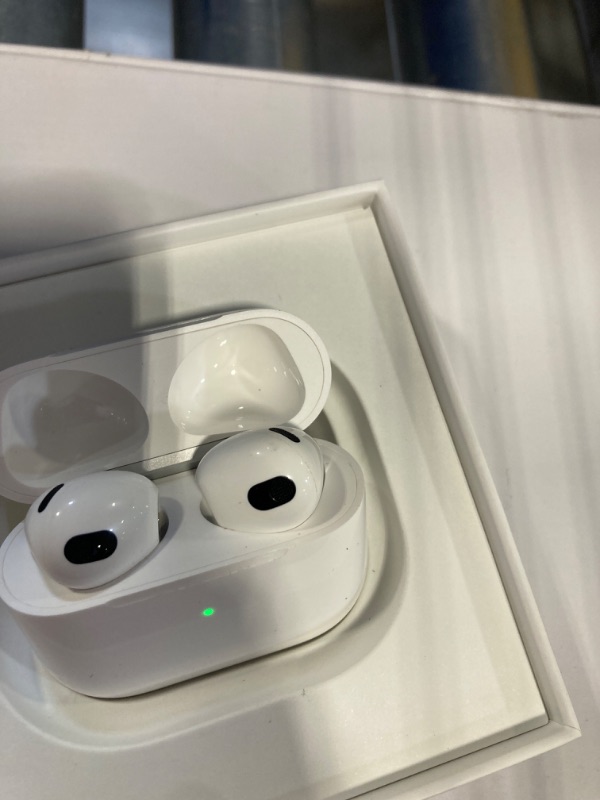 Photo 4 of ***USED******Left side don’t work****Apple AirPods (3rd Generation) Wireless Ear Buds