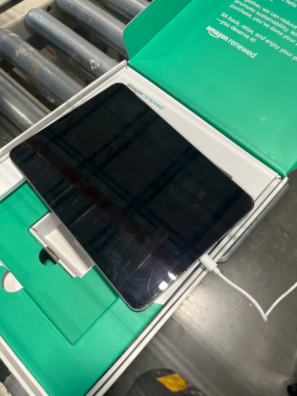 Photo 7 of ***Screen protector is cracked*** ***Used, but in good condition and functional*** Apple iPad Air 4-256GB - WiFi - Space Gray (Renewed Premium)