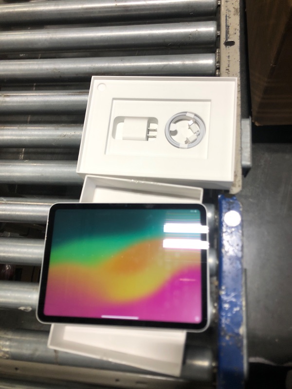 Photo 1 of ***used in good condition***Apple iPad (10th Generation): with A14 Bionic chip