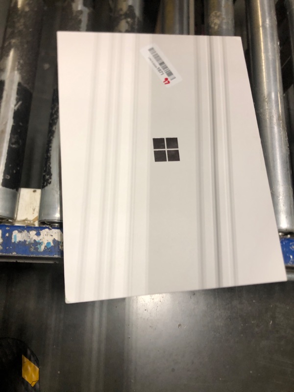 Photo 2 of ***used but in good condition***Microsoft Surface Laptop (2024), Windows 11 Copilot+ PC, 13.8" Touchscreen Display, Snapdragon X Elite (12 core), 16GB RAM, 1TB SSD Storage, Platinum