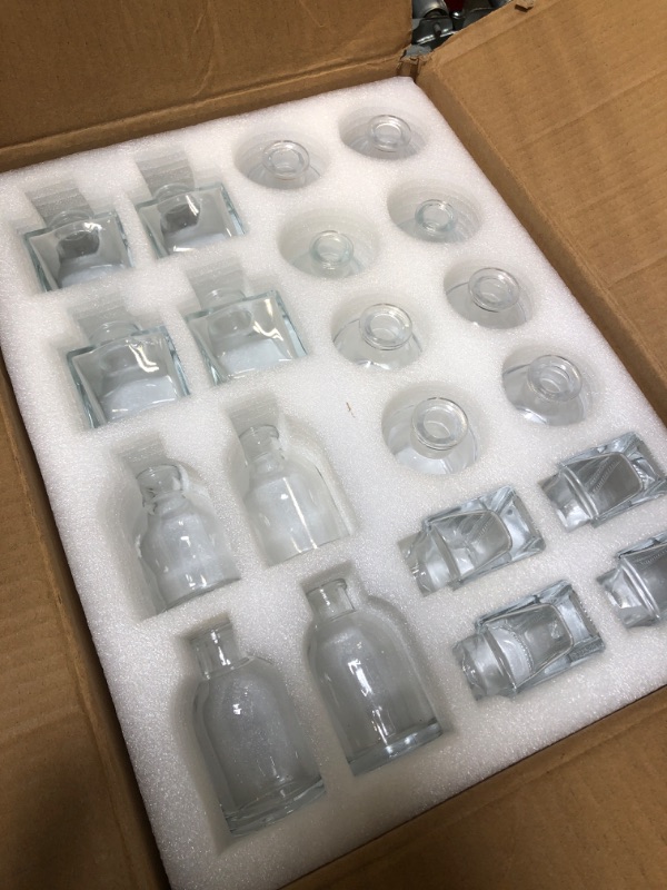 Photo 1 of ***USED***Glasseam Mini Bud Vases in Bulk 40: Clear Small Flower Vases for Centerpieces Cute Tiny Glass Vase for Flowers Modern Decorative Wedding Table Centerpiece for Dining Room Decor