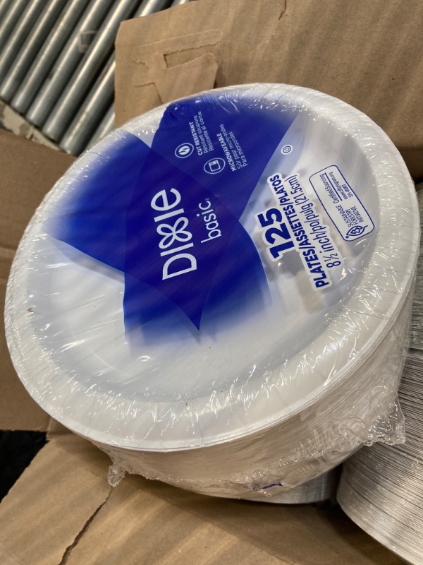 Photo 4 of ***DAMAGE BOX*** Dixie Basic 8.5" Light-Weight Paper Plates by GP PRO (Georgia-Pacific), White, DBP09W, 500 Count (125 Plates Per Pack, 4 Packs Per Case)