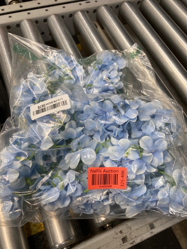 Photo 2 of Cherica Blue Hydrangea Artificial Flowers Bulk, 40 Pcs Faux Hydrangea Flowers Heads, Artificial Fake Silk Hydrangea Flowers with Stems, Blue Flowers Artificial for Decoration Wedding Décor