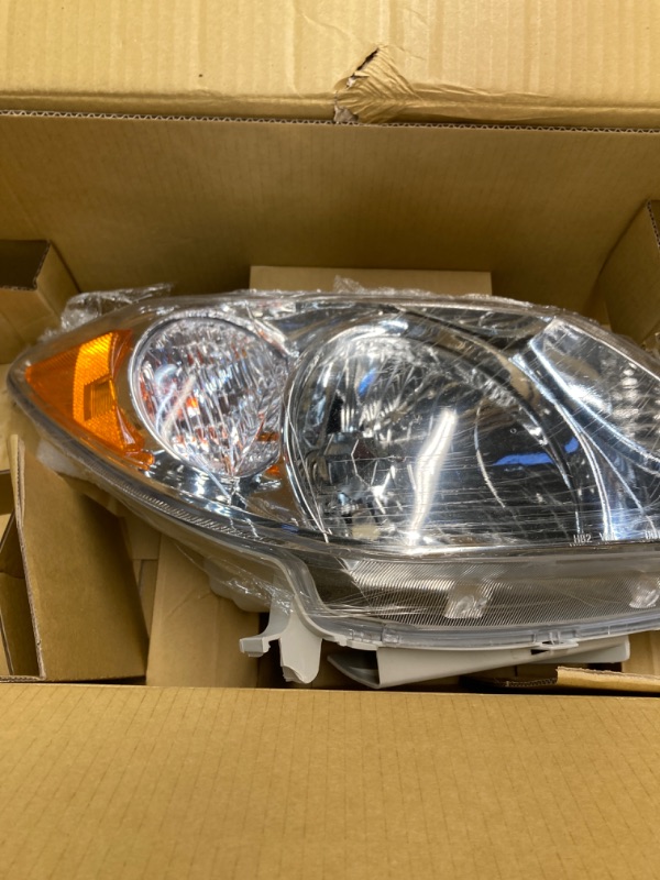 Photo 2 of ***TAB IS BROKEN*** TYC Right Headlight Assembly Compatible with 2005-2008 Pontiac Vibe