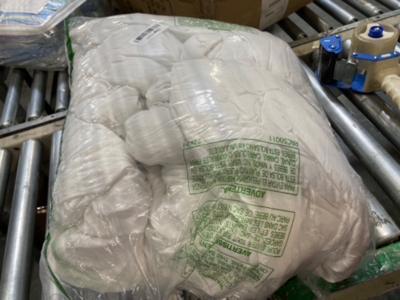 Photo 2 of ***dirty*** Bedsure Full Size Comforter Sets, White Soft Prewashed Bed Comforter for All Seasons, 3 Pieces Warm Bedding Sets, 1 Lightweight Comforter (82"x86") and 2 Pillowcases (20"x26")