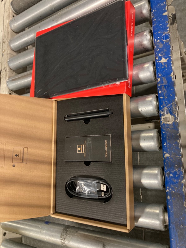 Photo 1 of One by Wacom Drawing Tablet, Medium 10.9" x 7.4" Compact Graphics Tablet with Cordless Pen 2K, Beginners Creative Pen Tablet Drawing Pad for Chromebook, Mac, Windows