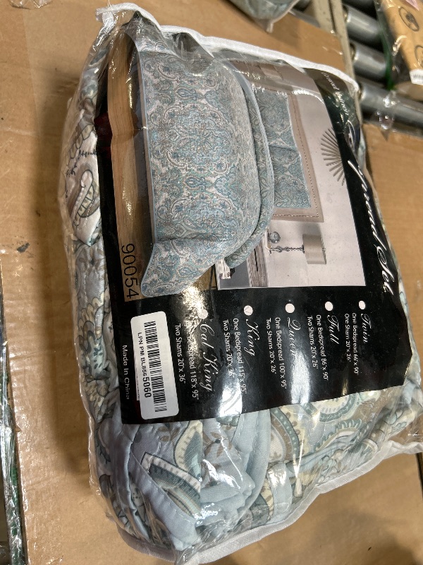 Photo 2 of 3-Piece Fine Printed Oversize (115" X 95") Quilt Set Reversible Bedspread Coverlet King Size Bed Cover (Pale Blue, Grey, Paisley)